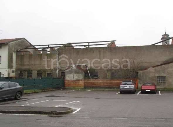 locale di sgombero in vendita a Malnate