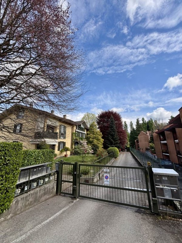 appartamento in vendita a Malnate