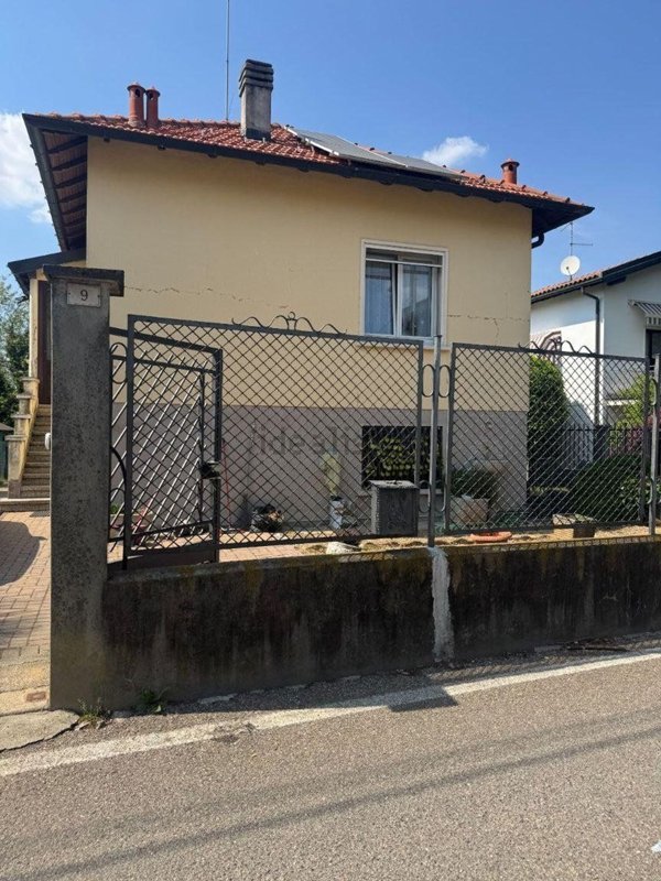 casa indipendente in vendita a Malnate in zona San Salvatore