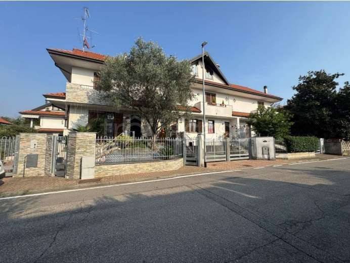 casa indipendente in vendita a Malnate