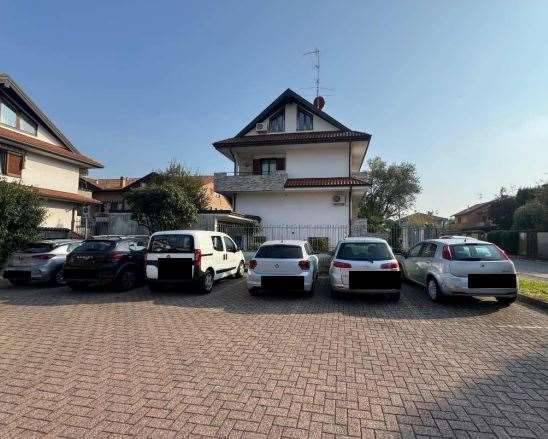 casa indipendente in vendita a Malnate