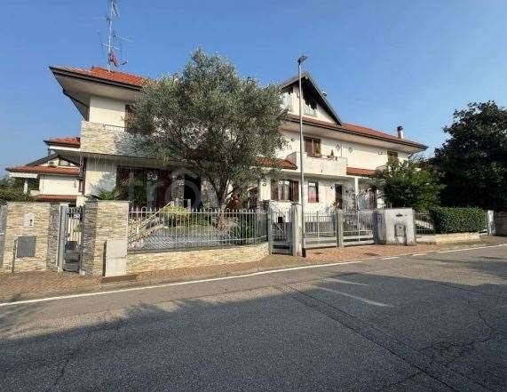 casa indipendente in vendita a Malnate