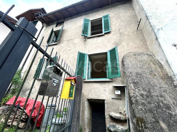 casa indipendente in vendita a Malnate