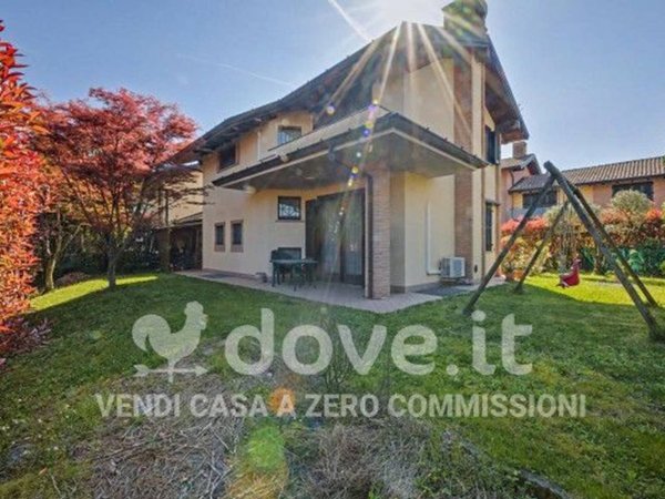casa indipendente in vendita a Malnate