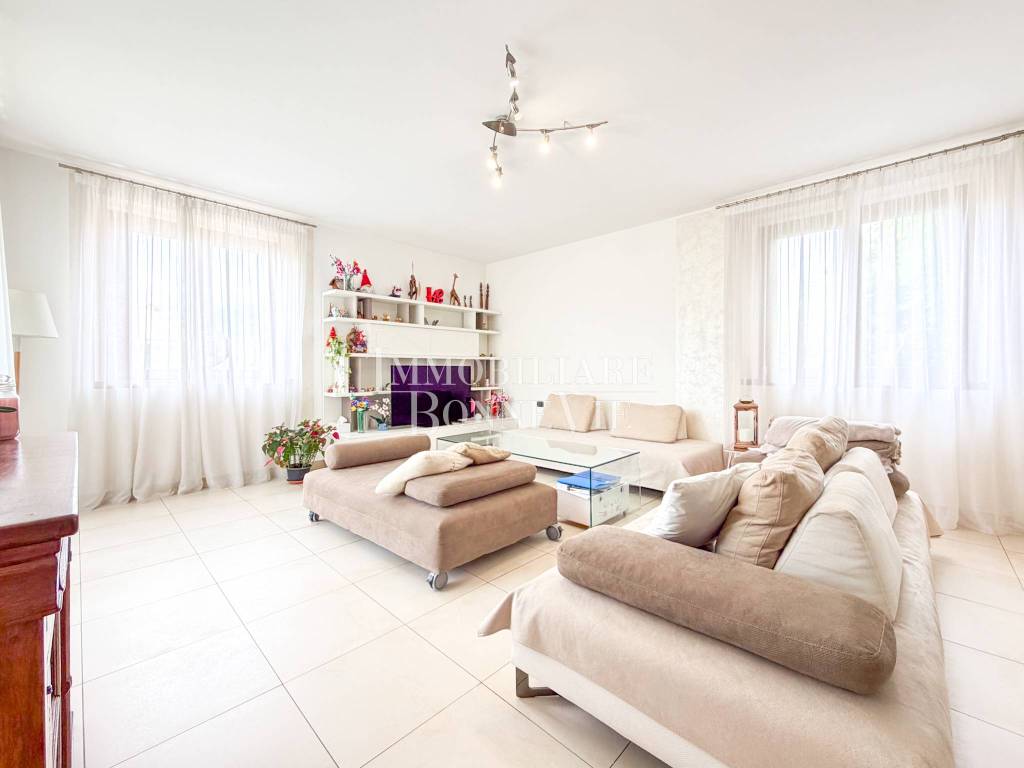 casa indipendente in vendita a Malnate in zona San Salvatore