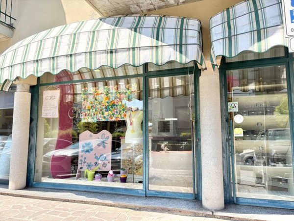 negozio in vendita a Malnate