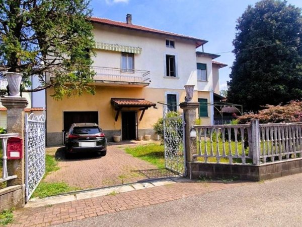 casa indipendente in vendita a Malnate in zona San Salvatore