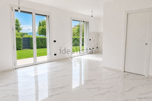 casa indipendente in vendita a Malnate in zona San Salvatore