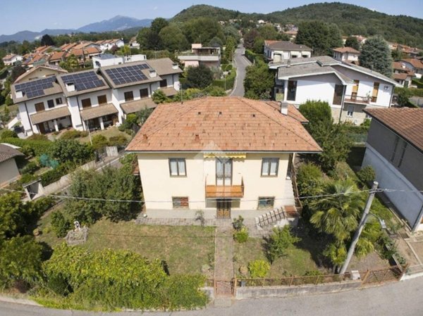 casa indipendente in vendita a Malnate in zona San Salvatore