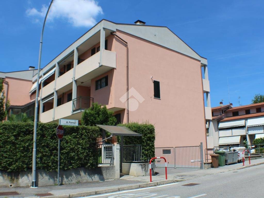 appartamento in vendita a Malnate in zona San Salvatore