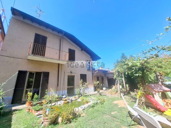 casa indipendente in vendita a Malnate in zona San Salvatore