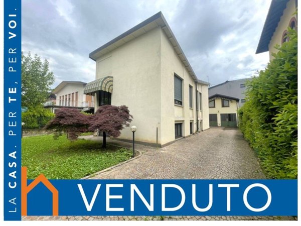 casa indipendente in vendita a Malnate