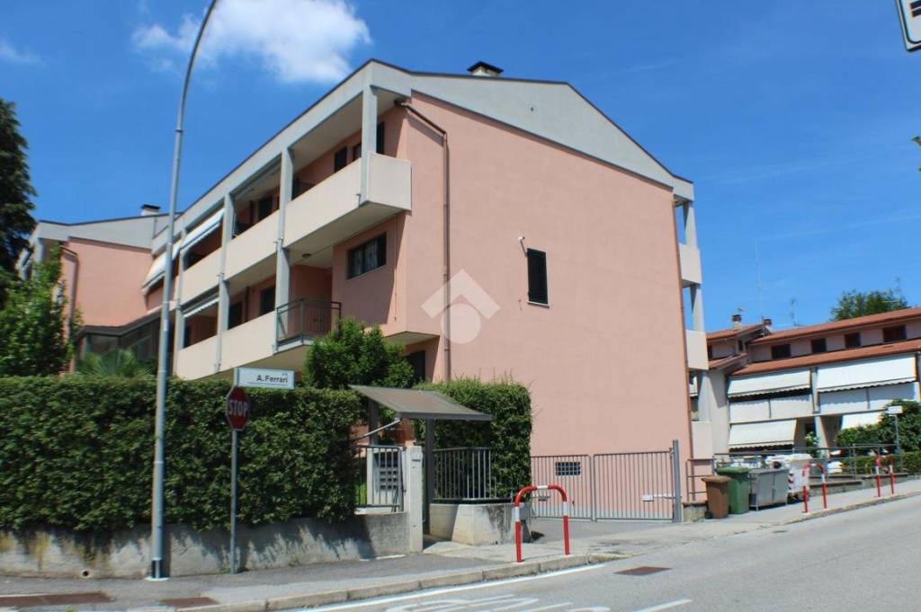 appartamento in vendita a Malnate in zona San Salvatore