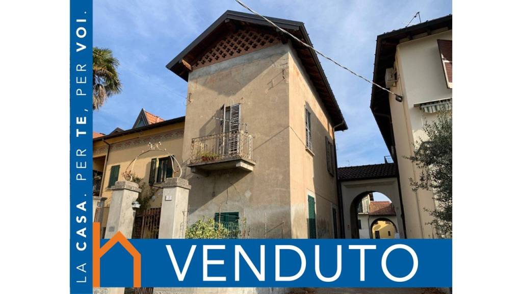 casa indipendente in vendita a Malnate in zona San Salvatore