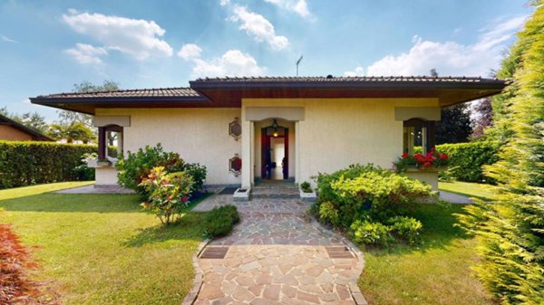 casa indipendente in vendita a Malnate in zona San Salvatore