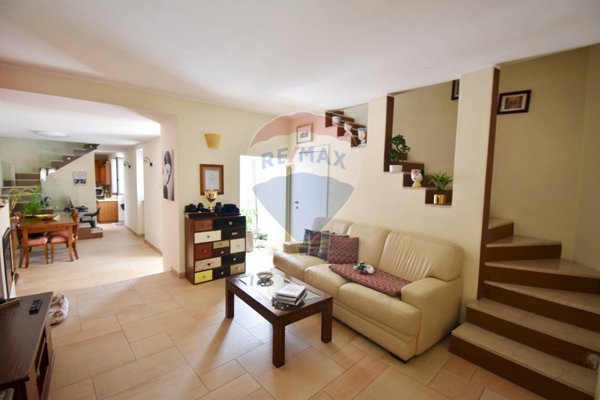 casa indipendente in vendita a Marchirolo