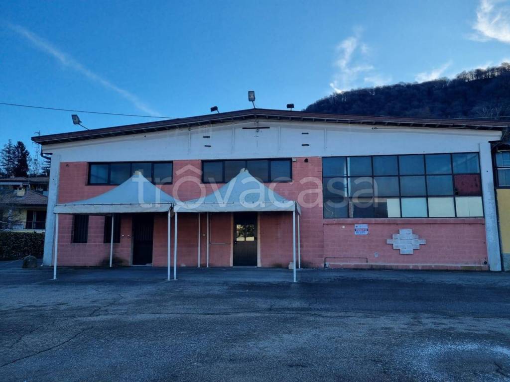locale commerciale in vendita a Marchirolo