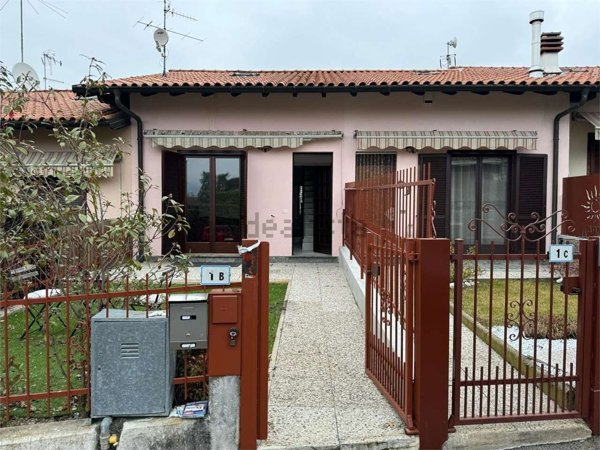 casa indipendente in vendita a Marchirolo