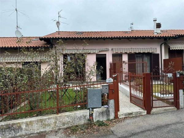 casa indipendente in vendita a Marchirolo
