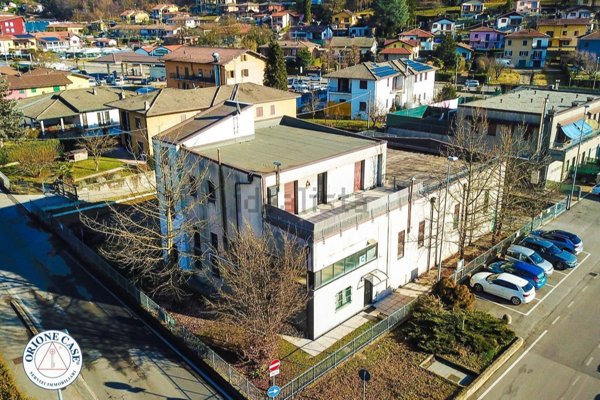 capannone in vendita a Marchirolo