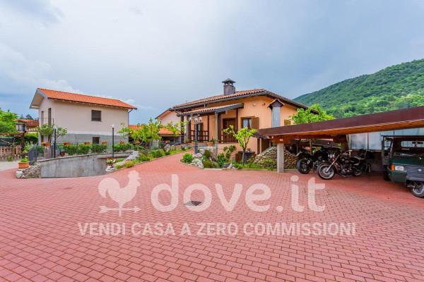 casa indipendente in vendita a Marchirolo