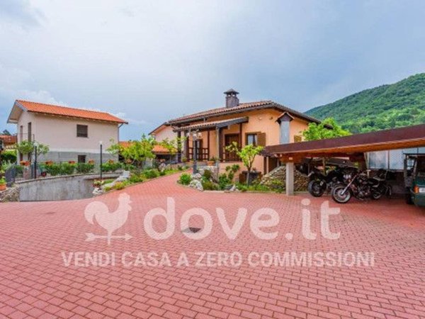 casa indipendente in vendita a Marchirolo