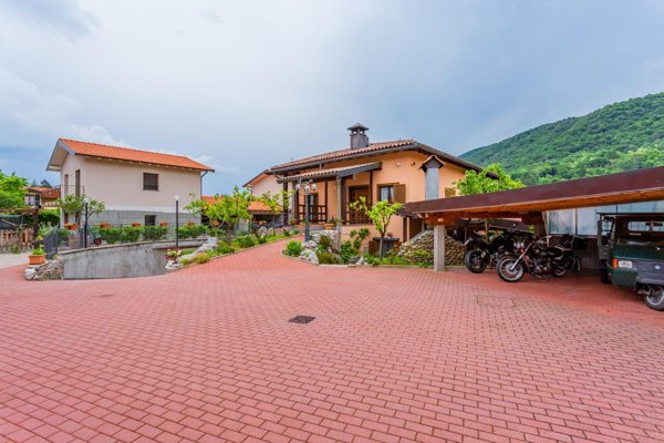 casa indipendente in vendita a Marchirolo