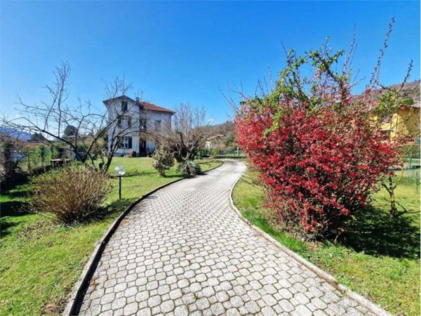 casa indipendente in vendita a Marchirolo