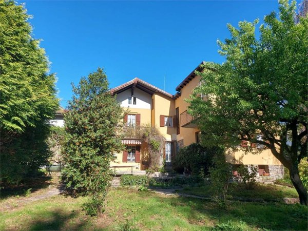 casa indipendente in vendita a Marchirolo