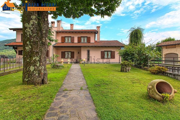 casa indipendente in vendita a Marchirolo