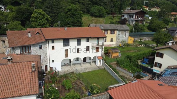 casa indipendente in vendita a Marchirolo