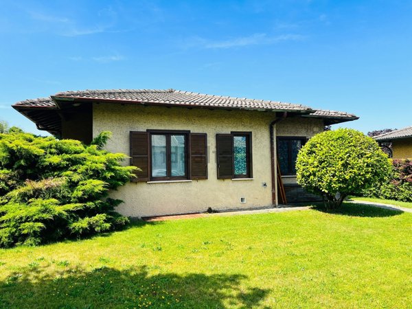 casa indipendente in vendita a Marchirolo