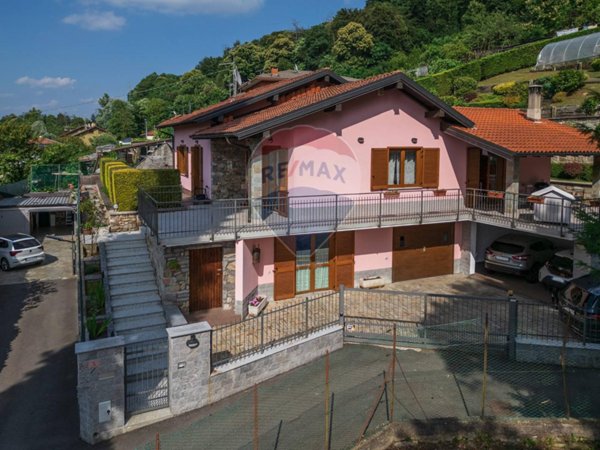 casa indipendente in vendita a Marchirolo