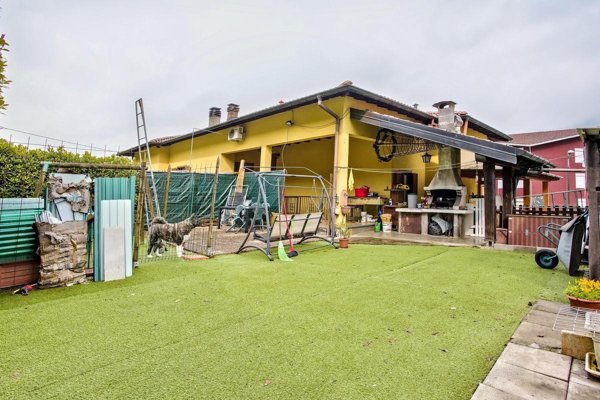 appartamento in vendita a Marchirolo