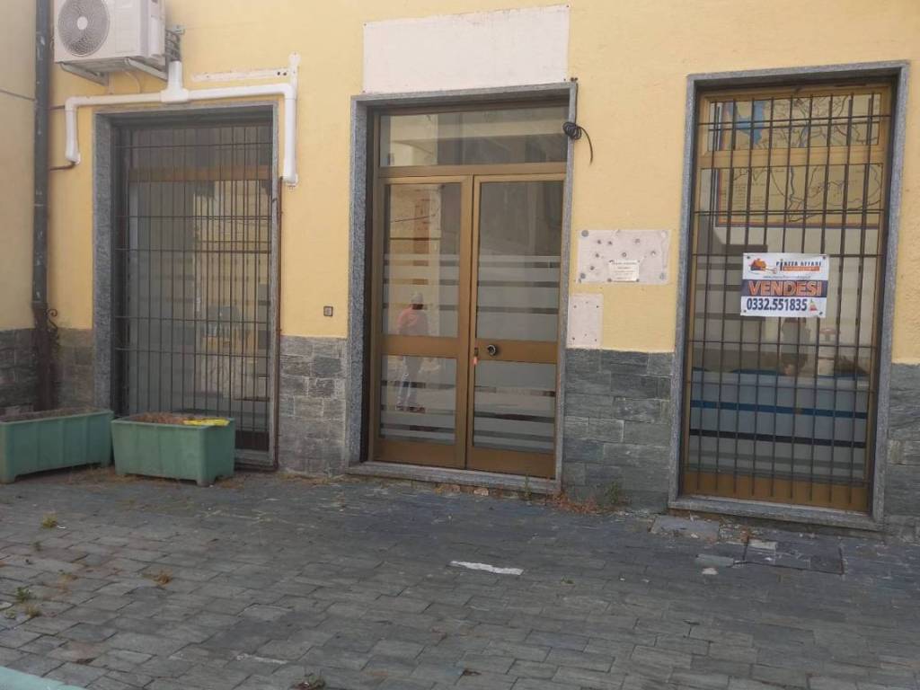 negozio in vendita a Marchirolo