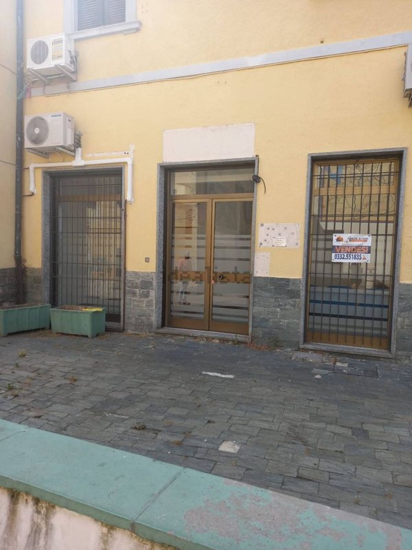 locale commerciale in vendita a Marchirolo