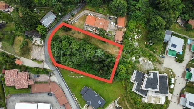 terreno edificabile in vendita a Marchirolo