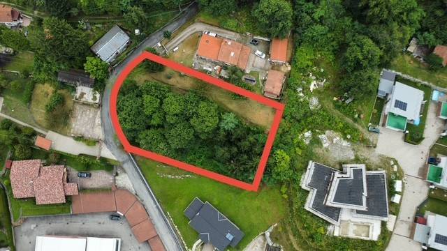 terreno edificabile in vendita a Marchirolo