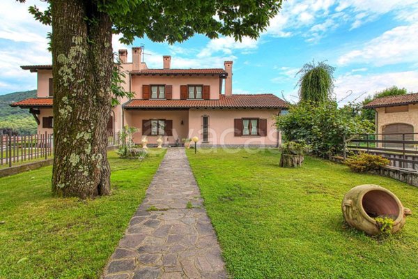 casa indipendente in vendita a Marchirolo