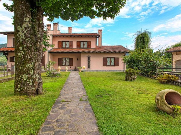 casa indipendente in vendita a Marchirolo