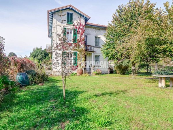 casa indipendente in vendita a Marchirolo