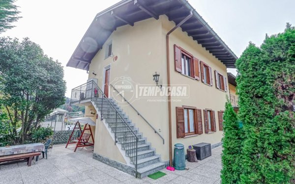 casa indipendente in vendita a Marchirolo