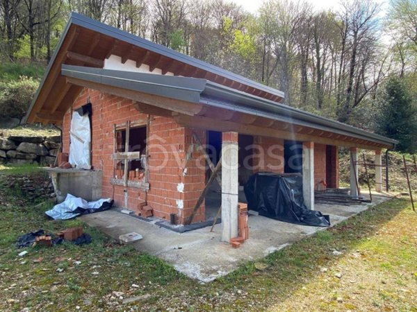 casa indipendente in vendita a Marchirolo