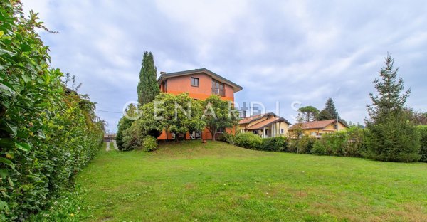 casa indipendente in vendita a Marchirolo