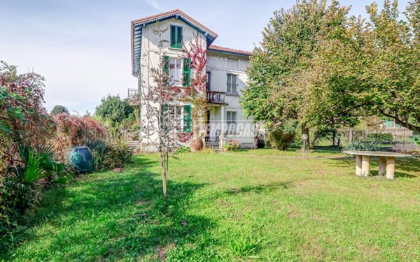 casa indipendente in vendita a Marchirolo