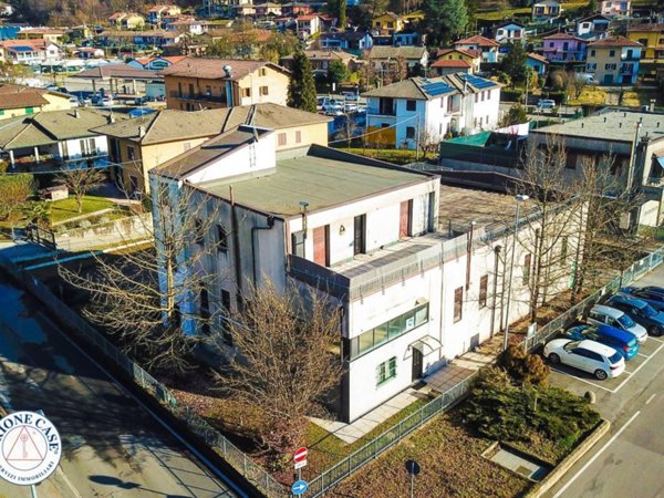 locale commerciale in vendita a Marchirolo