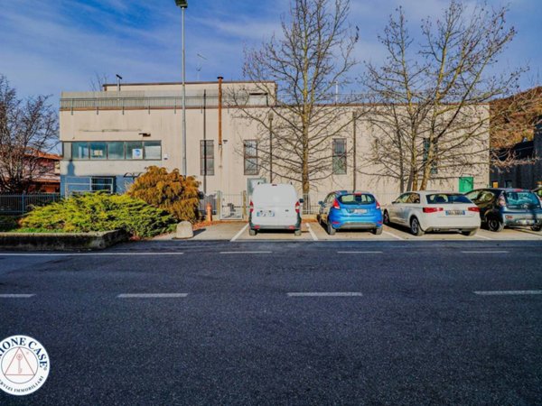 locale commerciale in vendita a Marchirolo