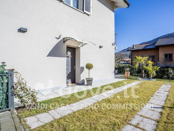 casa indipendente in vendita a Marchirolo