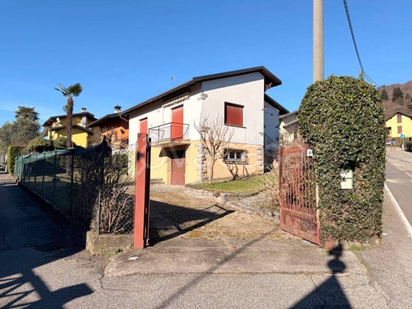 casa indipendente in vendita a Marchirolo