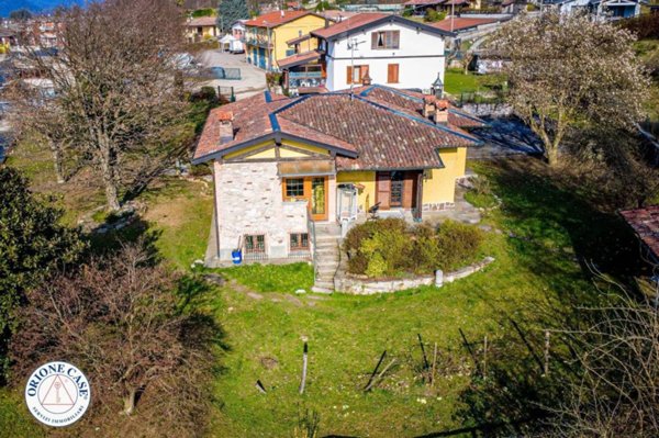 casa indipendente in vendita a Marchirolo